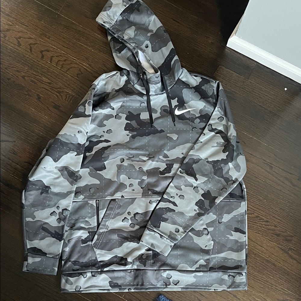 Nike Men's Gray Camouflage Jacket